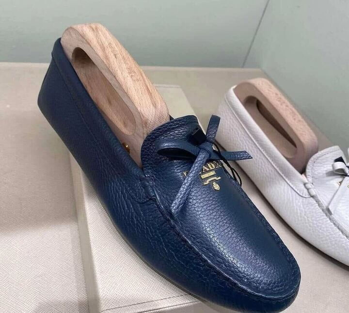 905772