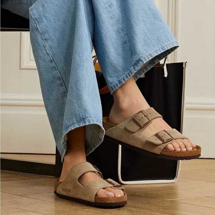 907805