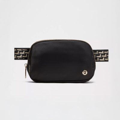 Lululemon Everywhere Belt Bag