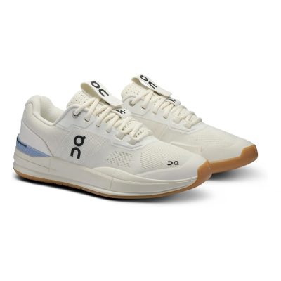On THE ROGER pro shoes
