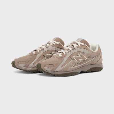 New Balance 204L Trainers